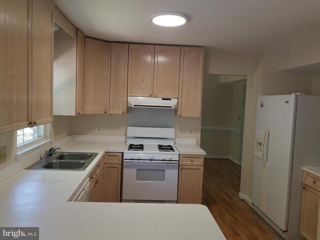 Building Photo - 16 Twin Lake Ct