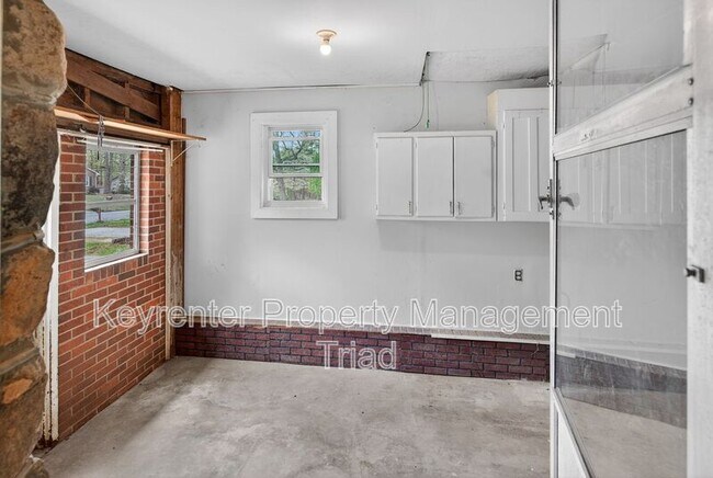 Building Photo - 506 Rocky Knoll Rd