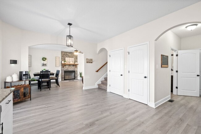 Building Photo - Pet Friendly Three Bedroom with Bonus!