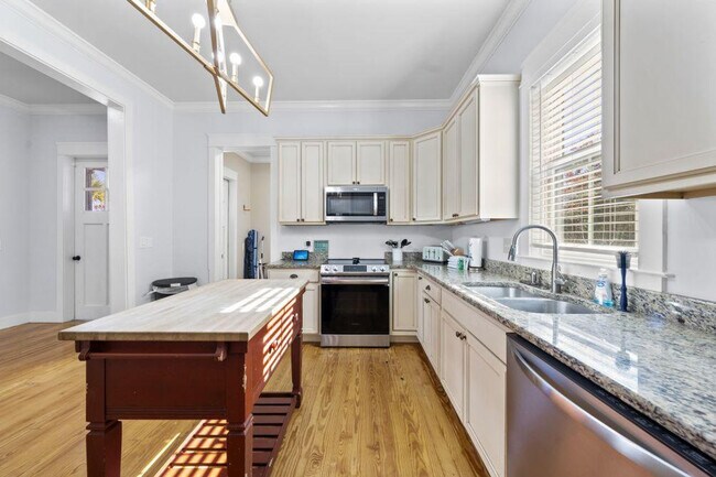 Building Photo - 15 Meeting St