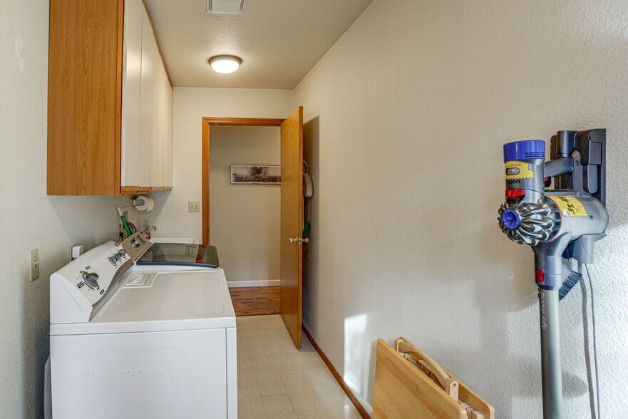 Building Photo - 2634 Pinter Ave