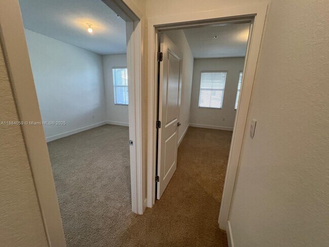 Building Photo - 109 SW 170th Ave