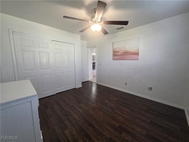 Building Photo - 424 SW 37th Ln