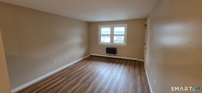 Building Photo - 460 Woodbridge St