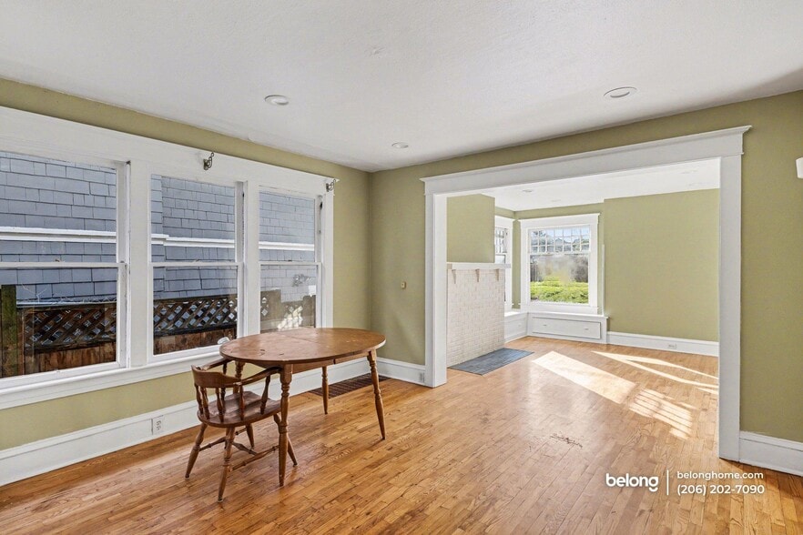 Building Photo - 4748 7th Ave NE