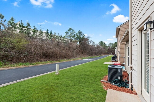 Building Photo - 3205 Blue Springs Trace