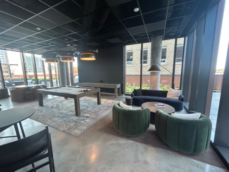 Building Photo - 1100 W Randolph St