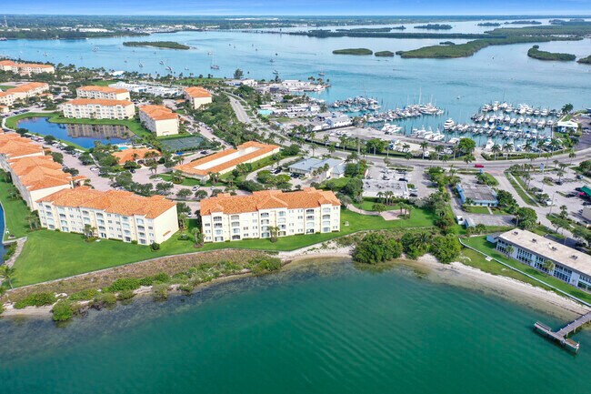 Building Photo - 35 Harbour Isle Dr W