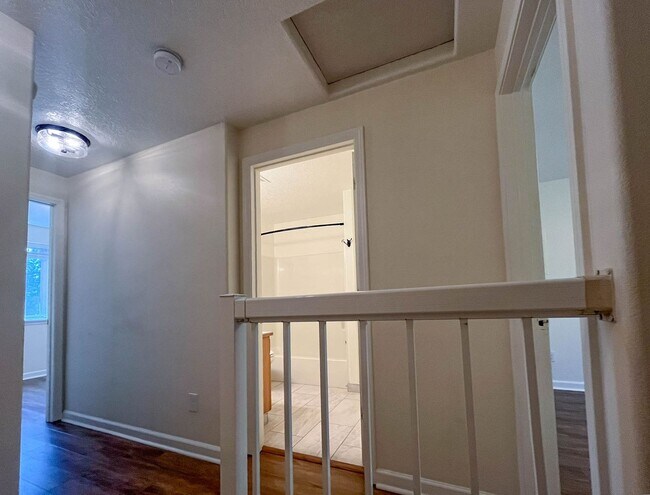Building Photo - Charming SE Portland Home in a Central, Accessible Location