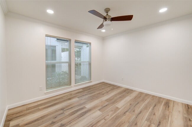 Building Photo - 10322 Lynbrook Hollow St