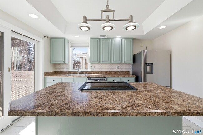 Building Photo - 198 Oxford St