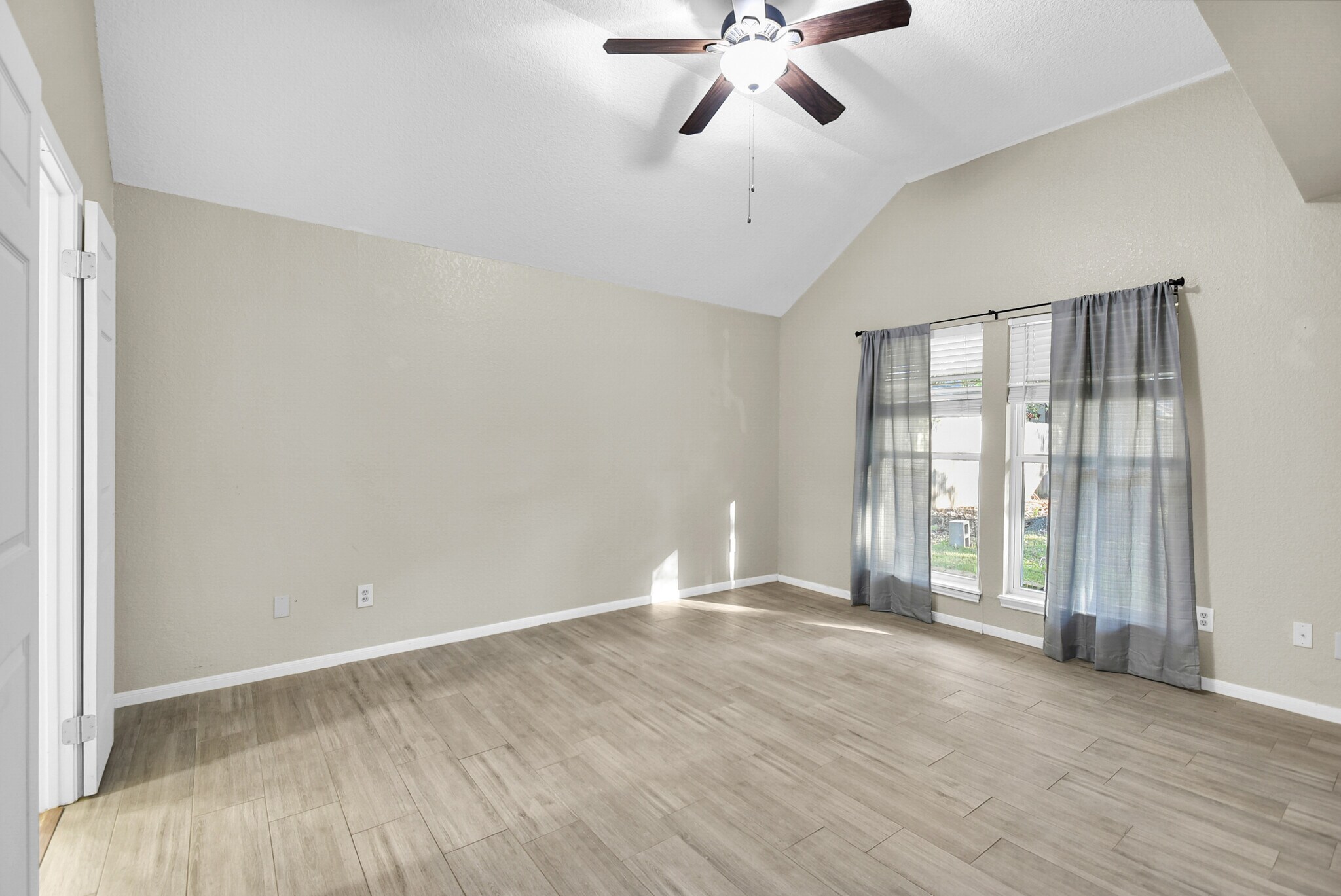 Building Photo - 1236 Sagebrush St