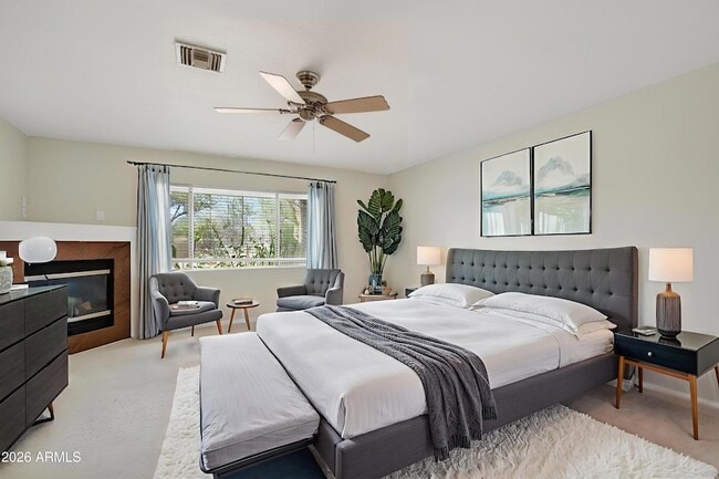 Building Photo - 8001 E Vista Bonita Dr