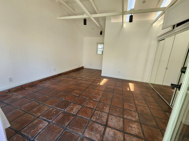 Building Photo - **COMING SOON**!! Gorgeous 3 beds | 4 bath...