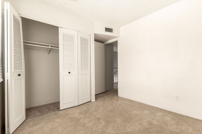 Building Photo - 5742 N 43rd Dr