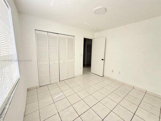 Building Photo - 2645 SW 28th Ct