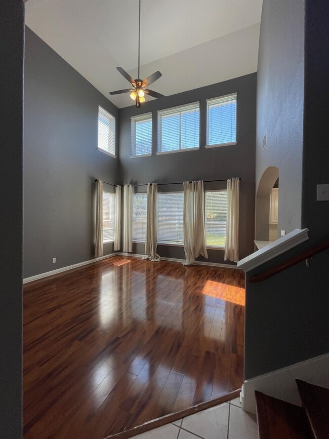 Building Photo - 10312 Yellowstone Dr