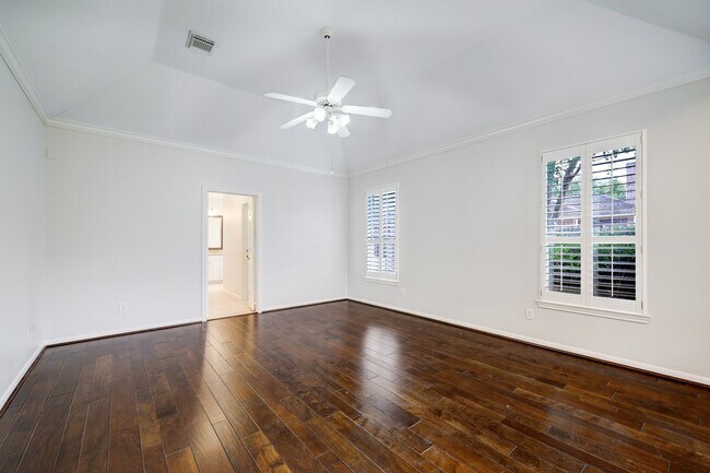 Building Photo - 14 Greenside Pl