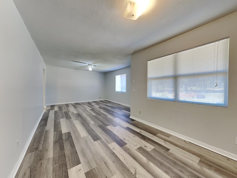 Building Photo - 1527 S Central Ave