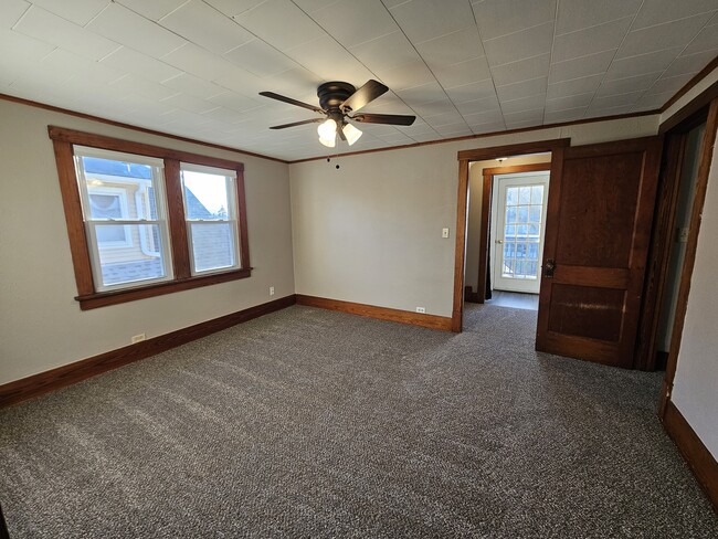 Living room - 816 Aurora Ave