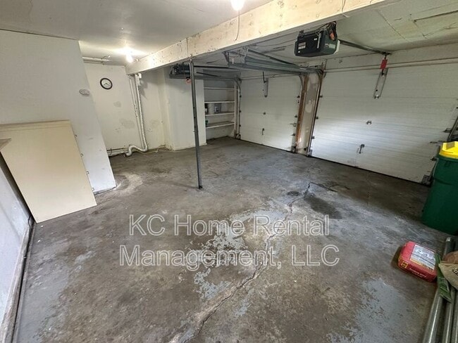 Building Photo - 8017 England St