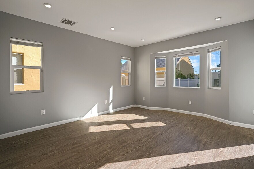 Building Photo - 1238 S Burnside Ave