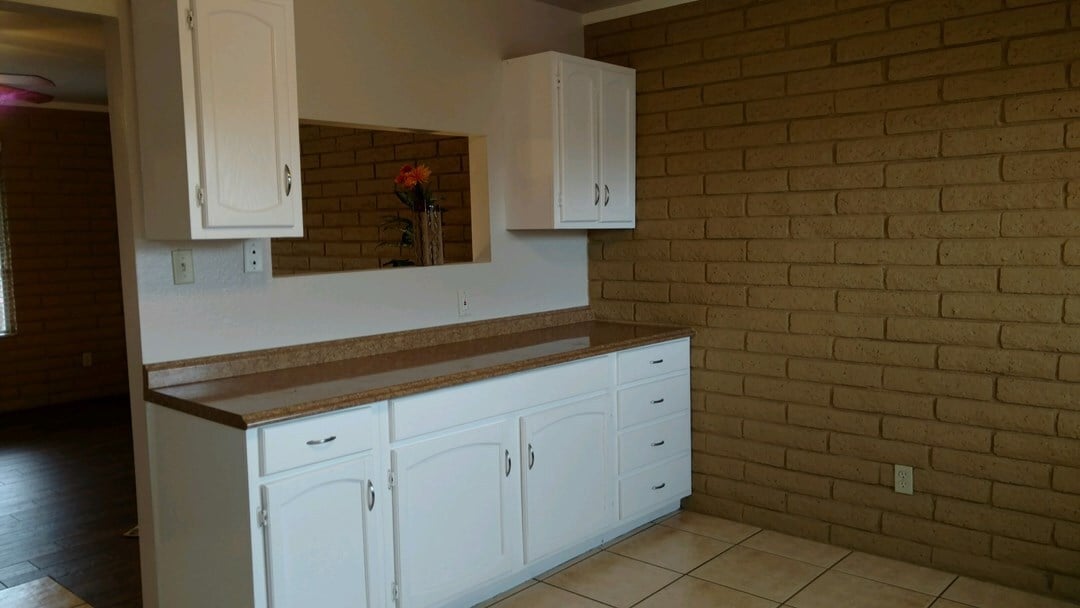 Lots of cabinet space - 18041 N 40th Pl