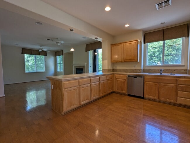 Building Photo - 2854 Jefferson Ln