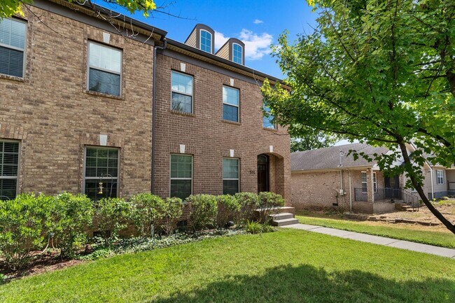 Building Photo - AVAILABLE NOW IN GERMANTOWN. Great Walkabl...