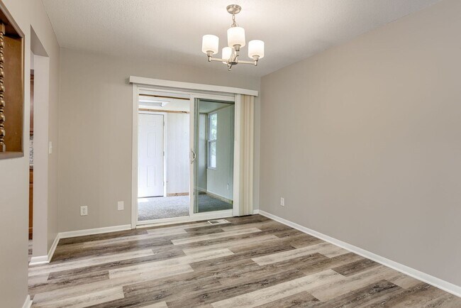 Building Photo - Spacious Split Entry with 2-Car Garage & Finished Basement!!