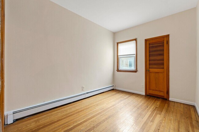 Building Photo - 39 W 51st St