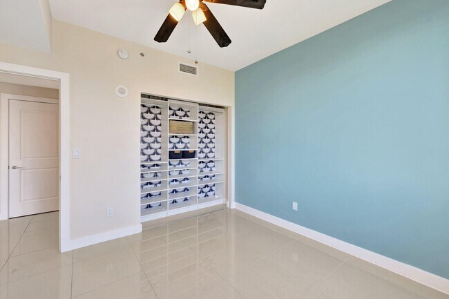 Building Photo - 315 NE 3rd Ave