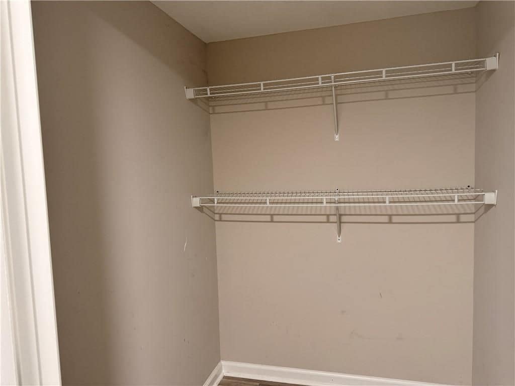 Building Photo - 1424 Shadowbrook Dr