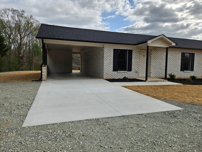 Building Photo - 6712 Old Lexington Rd