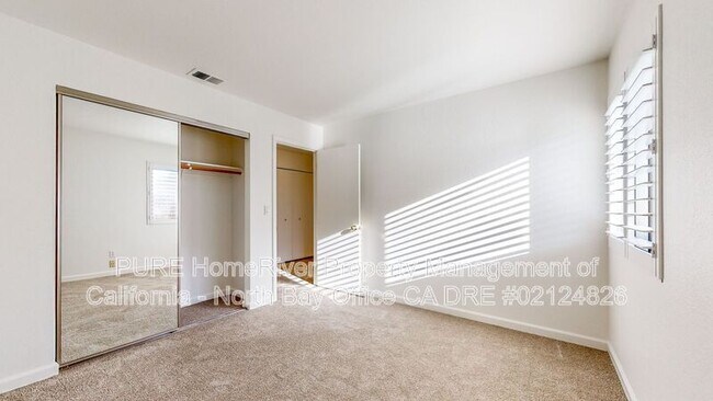 Building Photo - 514 Christopher Way