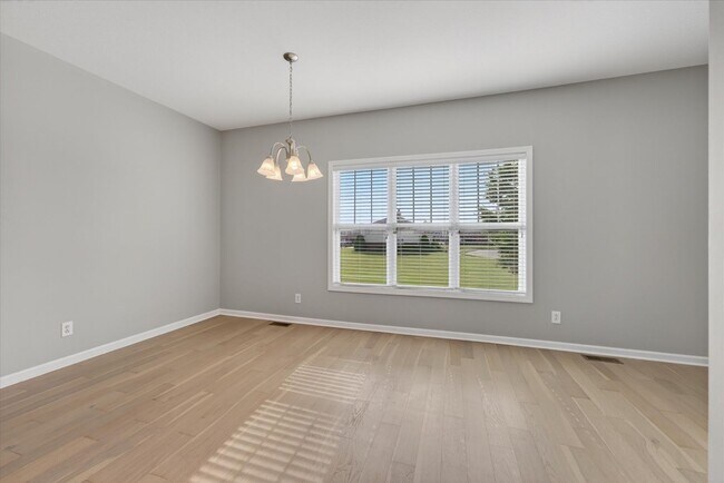 Building Photo - 3 Bedroom 3 1/2 Bath Pet Friendly Condo For Rent!