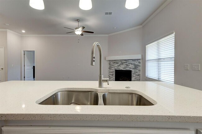 Building Photo - 18208 Sunny Stone Ct