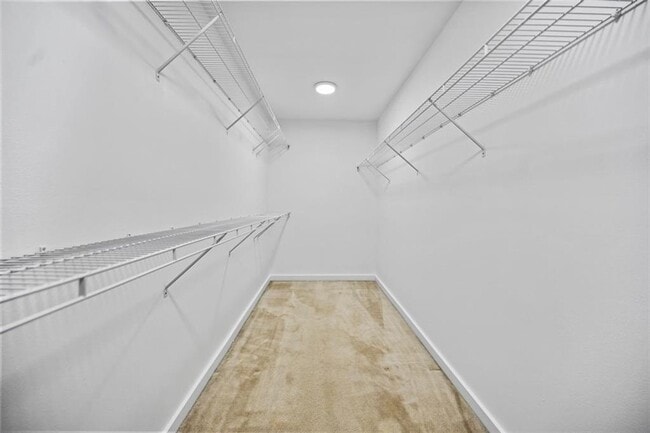 Building Photo - 920 Memorial Dr SE