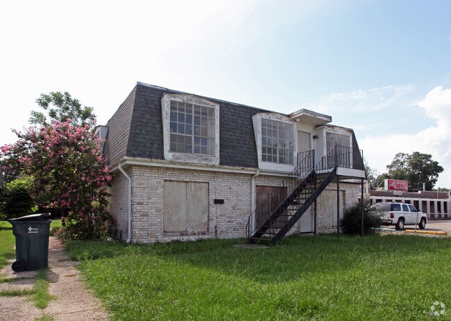 Building Photo - 3330-3356 Kabel Dr