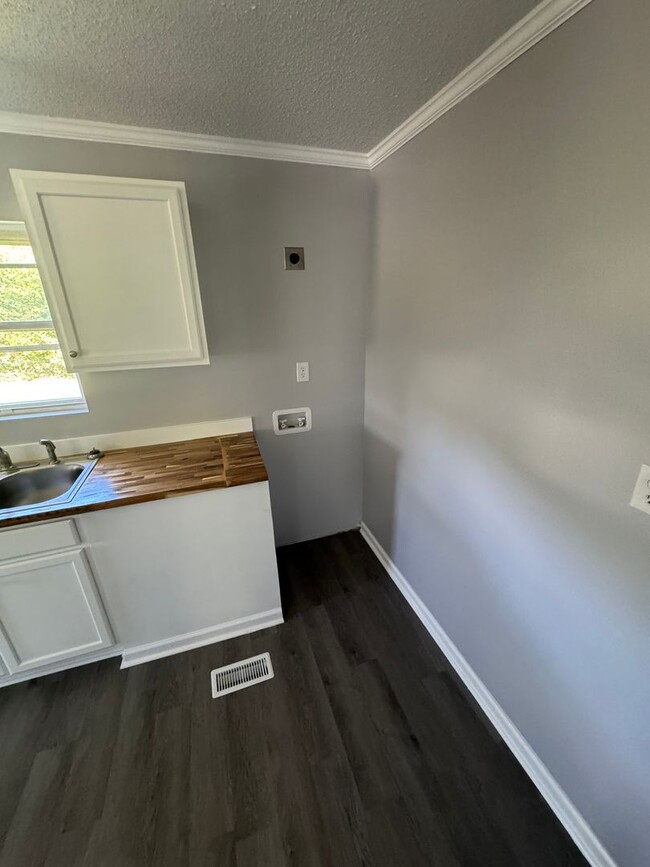 Building Photo - 2 Bedroom House in East Tarboro