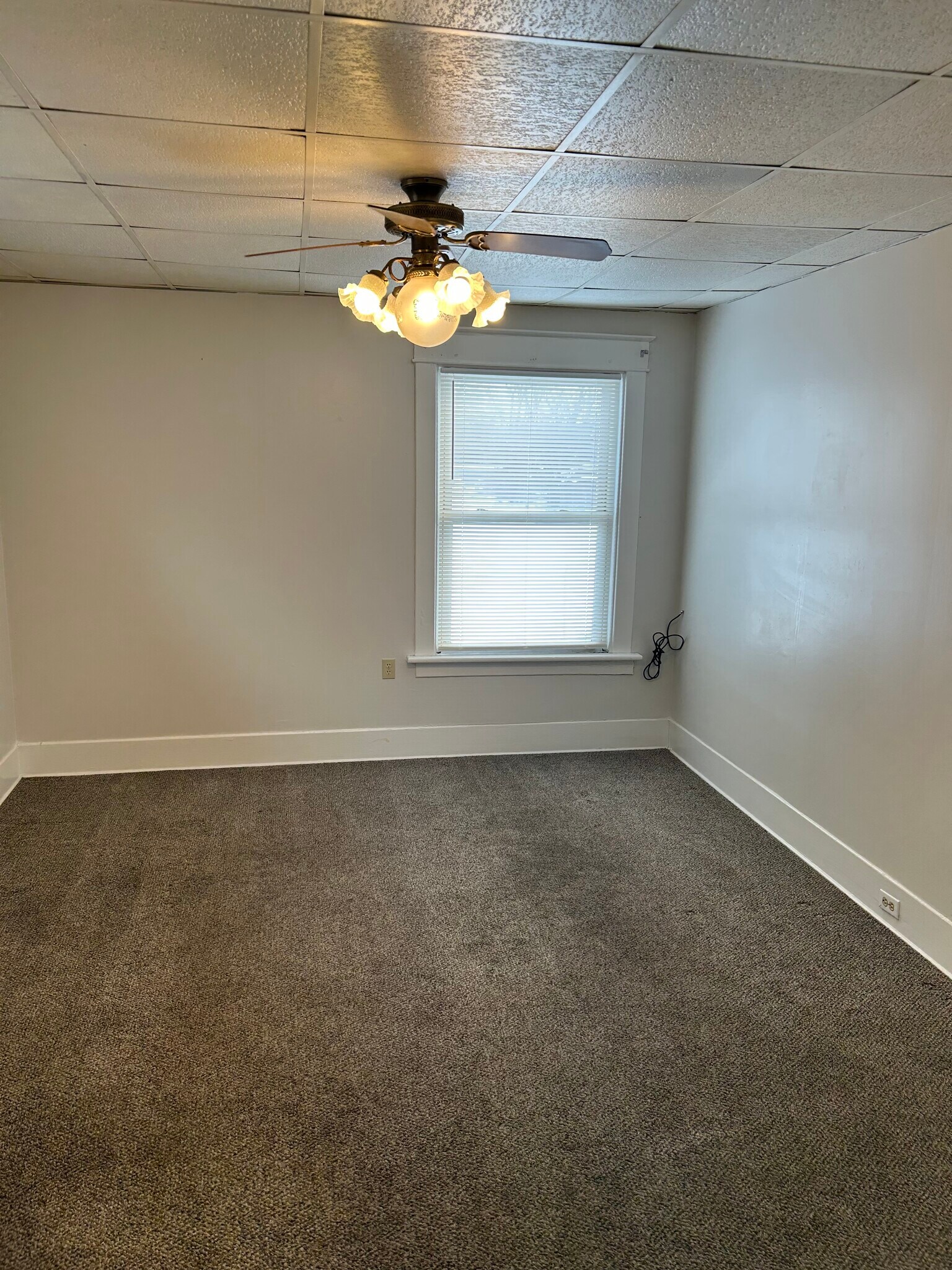 Building Photo - 1318 E 9th St