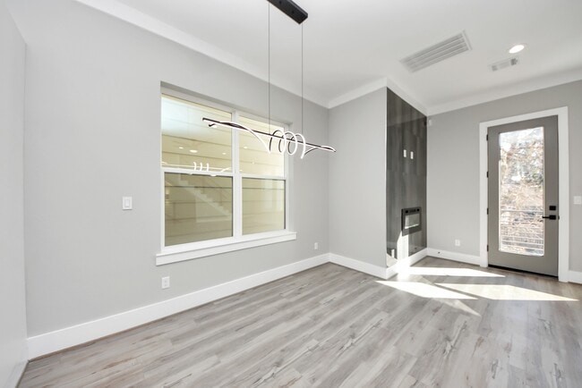 Building Photo - 602 W 28th St