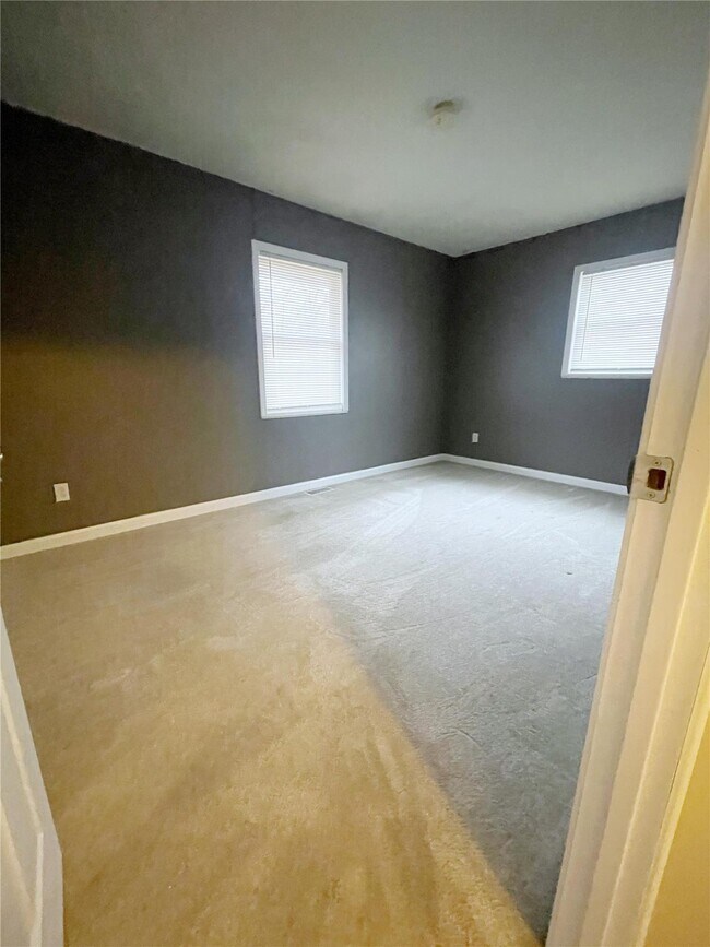 Building Photo - 712 Juniper Dr