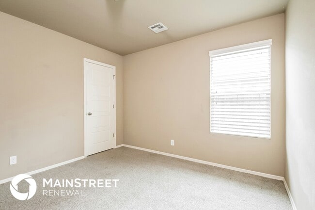 Building Photo - 10704 N 153rd East Ave