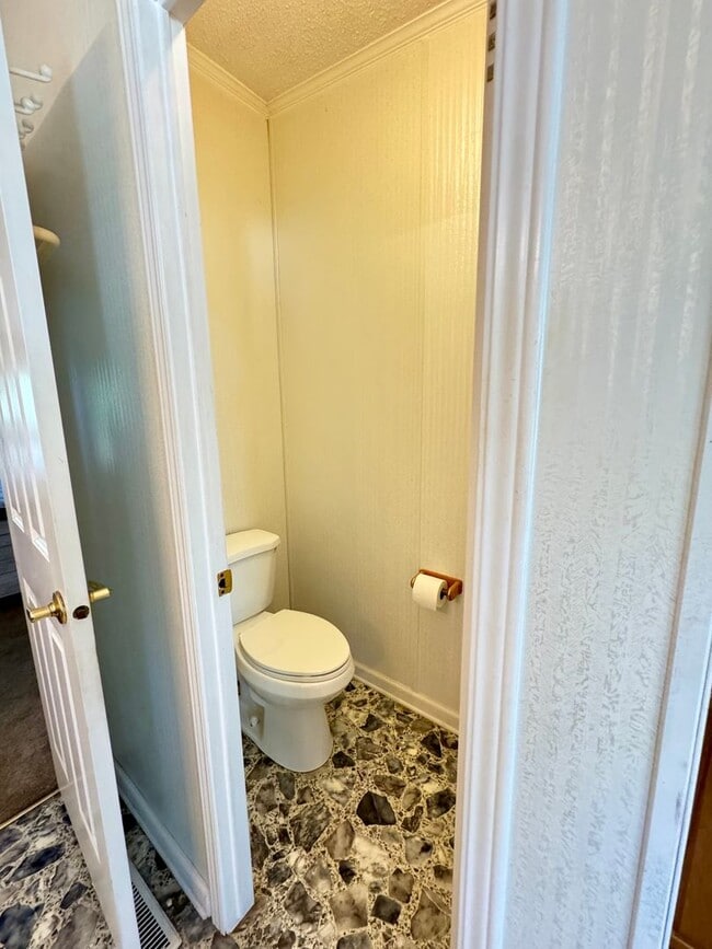 Building Photo - FULLY FURNISHED, ALL INCLUSIVE, LAKE ACCESS BEAUTY FOR RENT