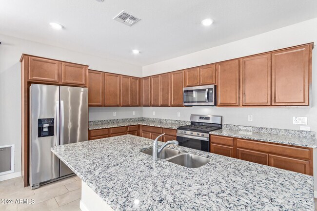 Building Photo - 9746 E Tumbleweed Ave