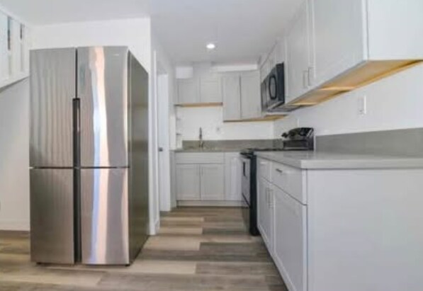 Kitchen - 536 R Ave