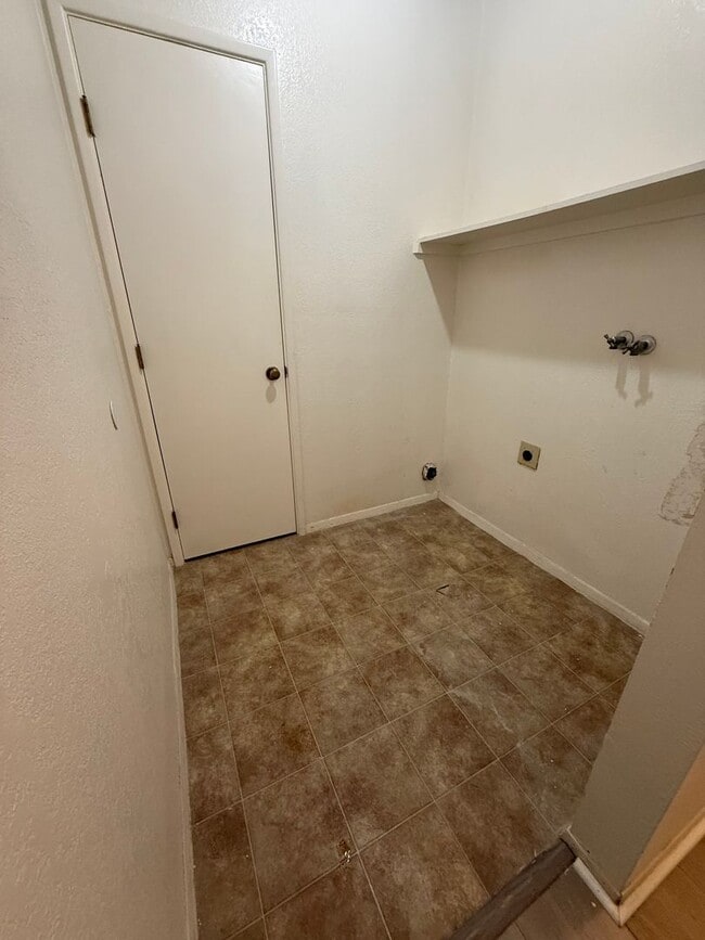 Building Photo - 749 Steppe Pl