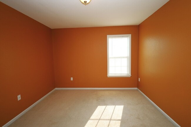 Building Photo - 5307 Vine Dr