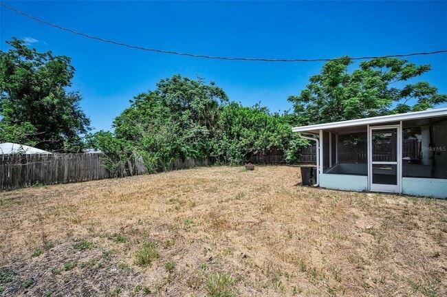 Building Photo - 7402 Country Club Dr